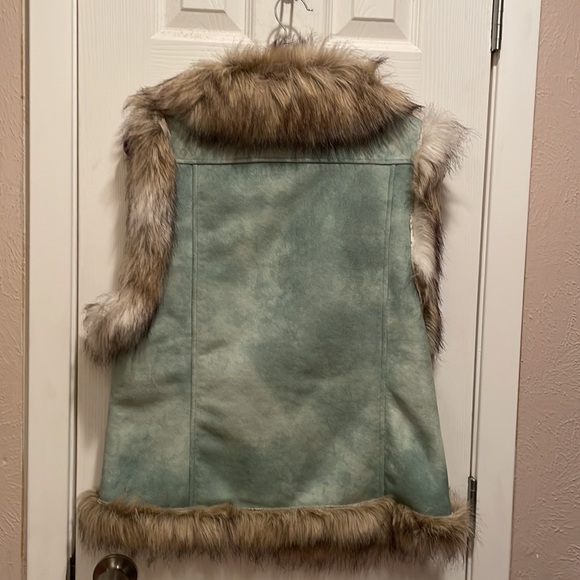 Faux fur vest - Picture 5 of 6